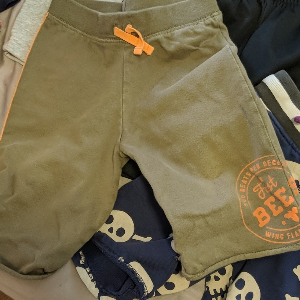 Assorted shorts - Picture 2 of 3